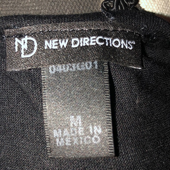 New Directions Ruffle Front Top - M💕 - Picture 7 of 7